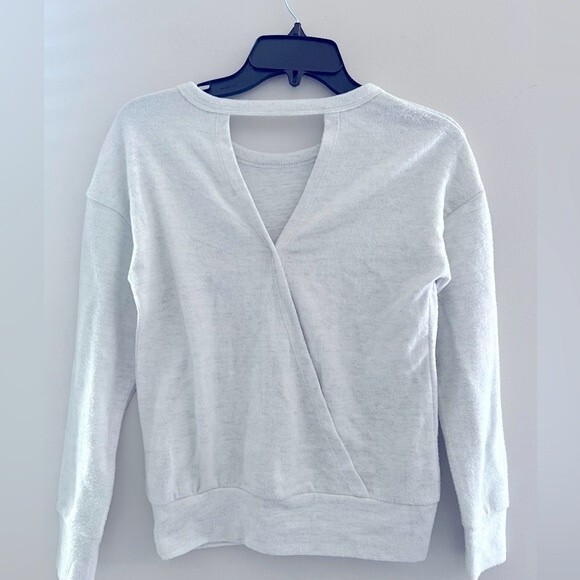 HIPPIE ROSE Juniors' Cutout Back Knit Top white Heather grey S, M, L - Picture 9 of 10